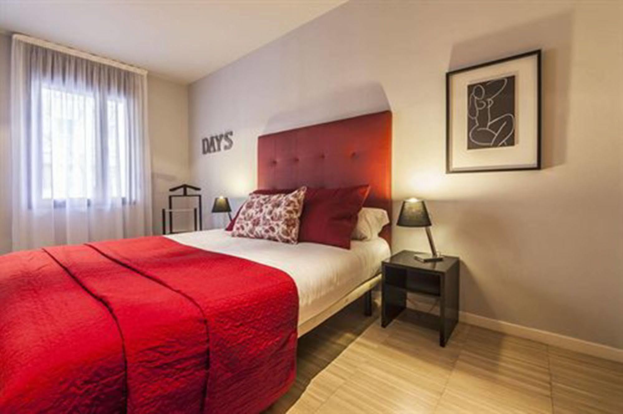 Mh Apartments Sant Pau Barcelona Exteriör bild